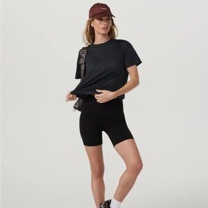 Vuori  Energy Tee Performance Short Sleeve T-Shirt (Large-NWT)